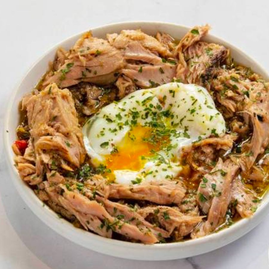 Méchouia, thon, oeuf mollet